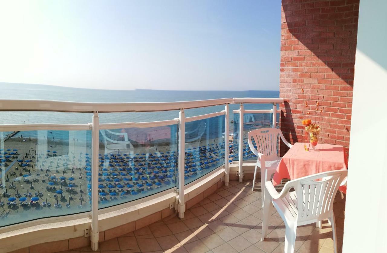 Hotel Caravelle&Minicaravelle ลิโดดิเยโซโล ภายนอก รูปภาพ